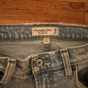 Abercrombie Curve Love 90’s Ultra High Rise Straight Leg Jean Size 26R